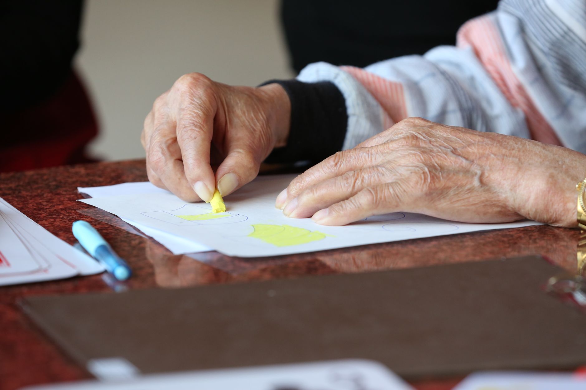Art Therapy: How Parkinson's Patient Rediscovered Purpose After Retirement - Featured image