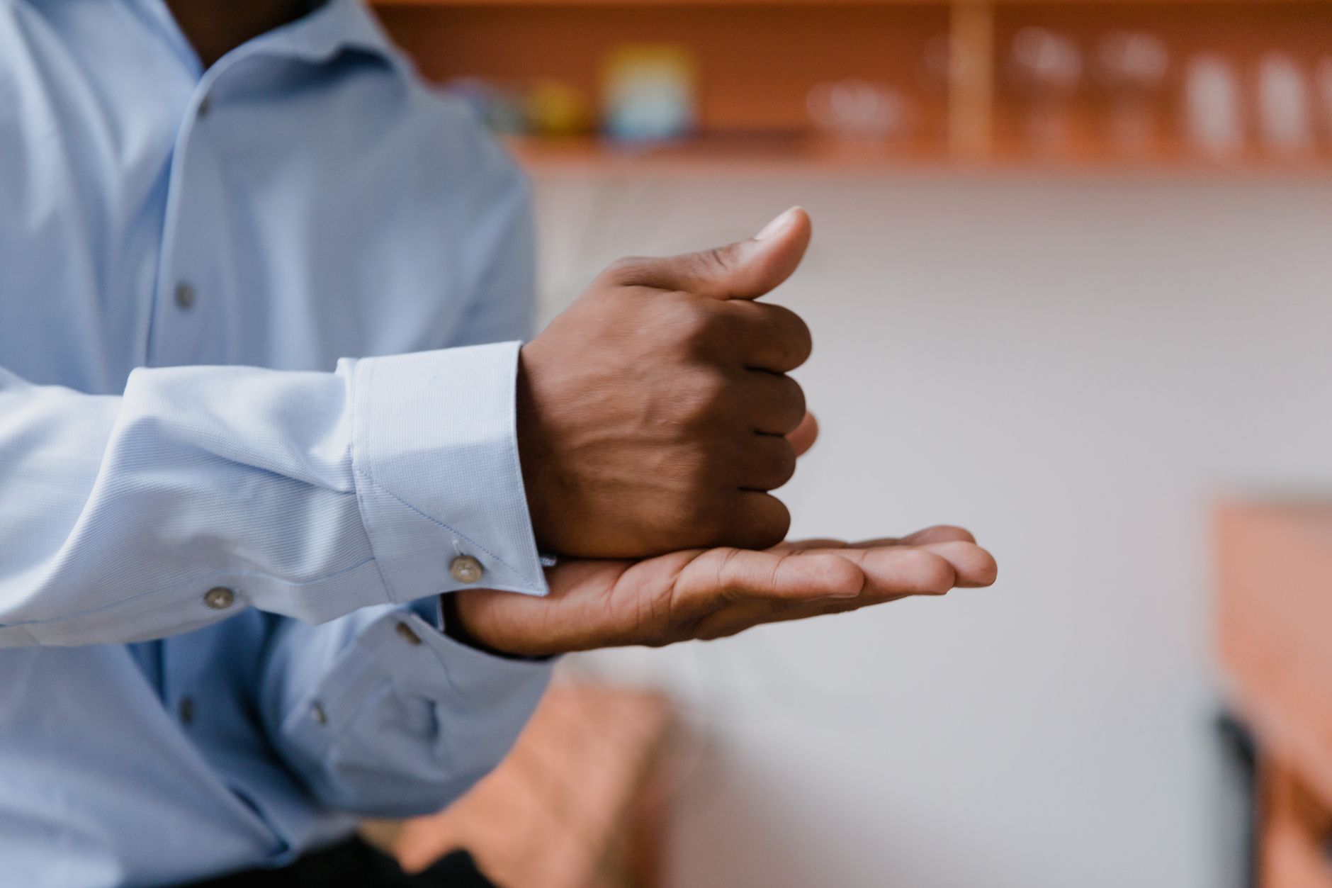 How Tremor and Movement Difficulties Signal Parkinson’s Onset