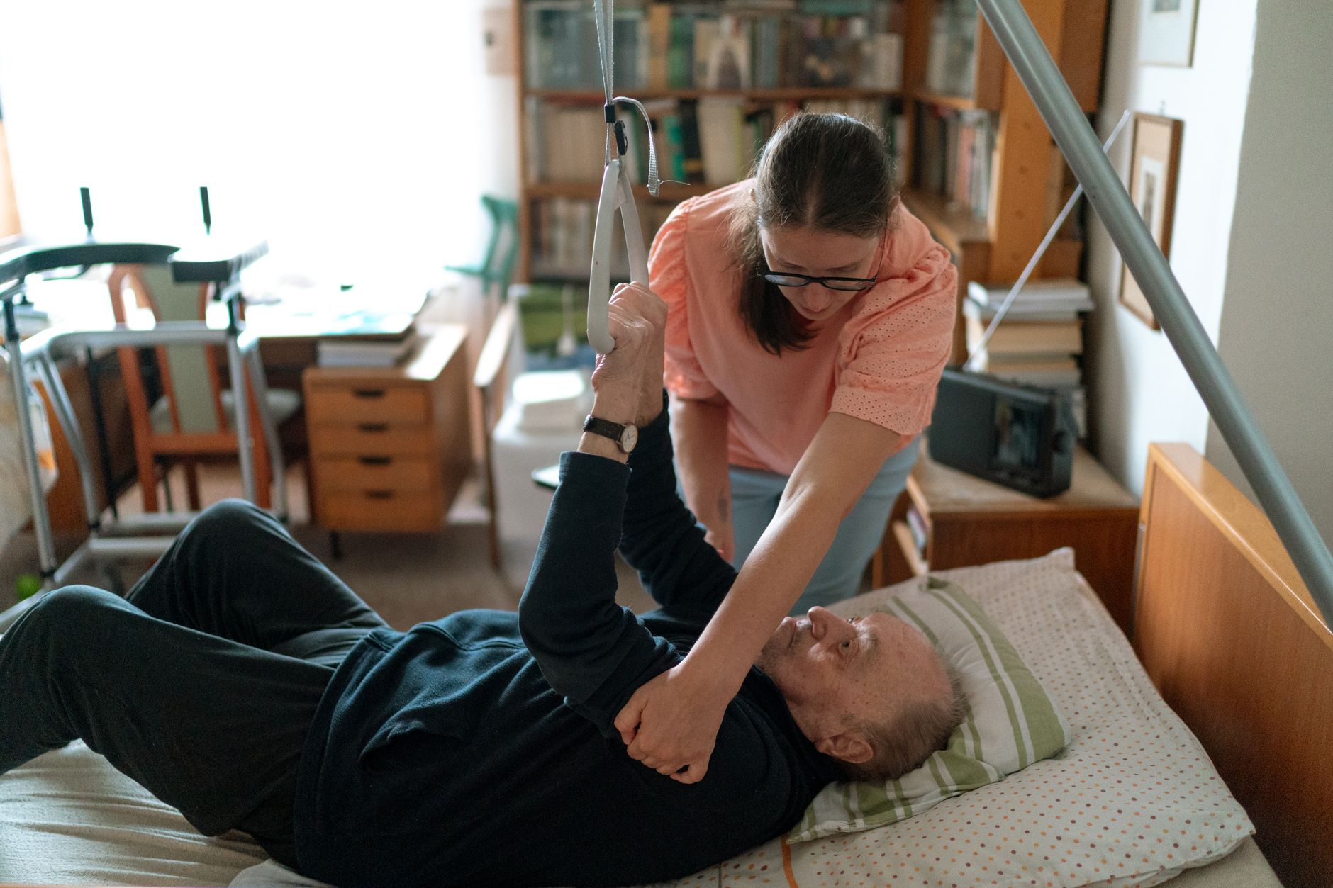 Parkinson's Caregiver Handoffs When Thinking and Mobility Both Fluctuate - Featured image