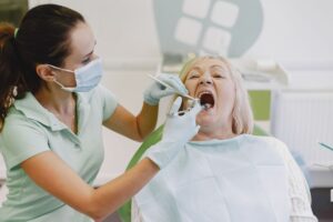 Parkinson's Dental Care: Tremor, Dry Mouth, and Appointments - Featured image