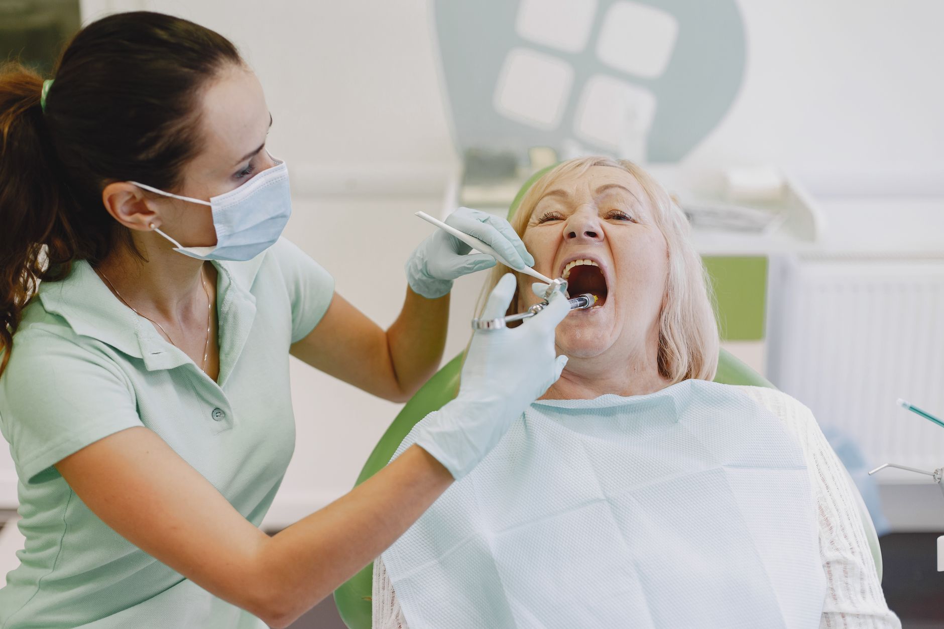 Parkinson's Dental Care: Tremor, Dry Mouth, and Appointments - Featured image