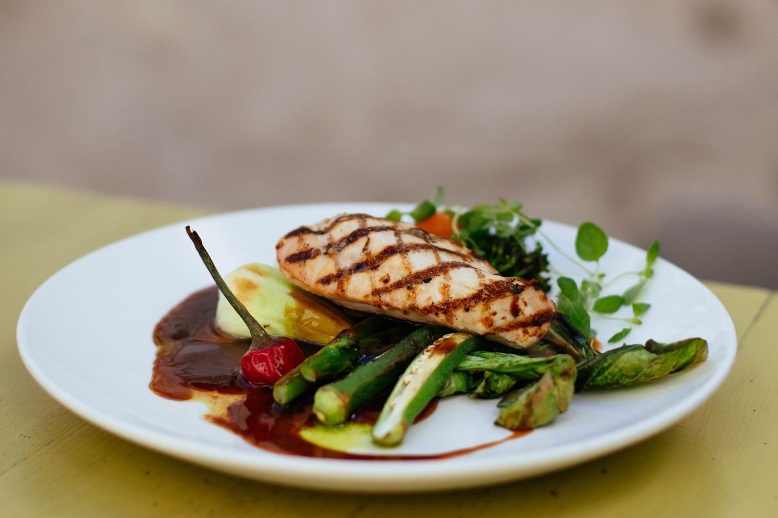 Plate of grilled fish with green beans and vegetables