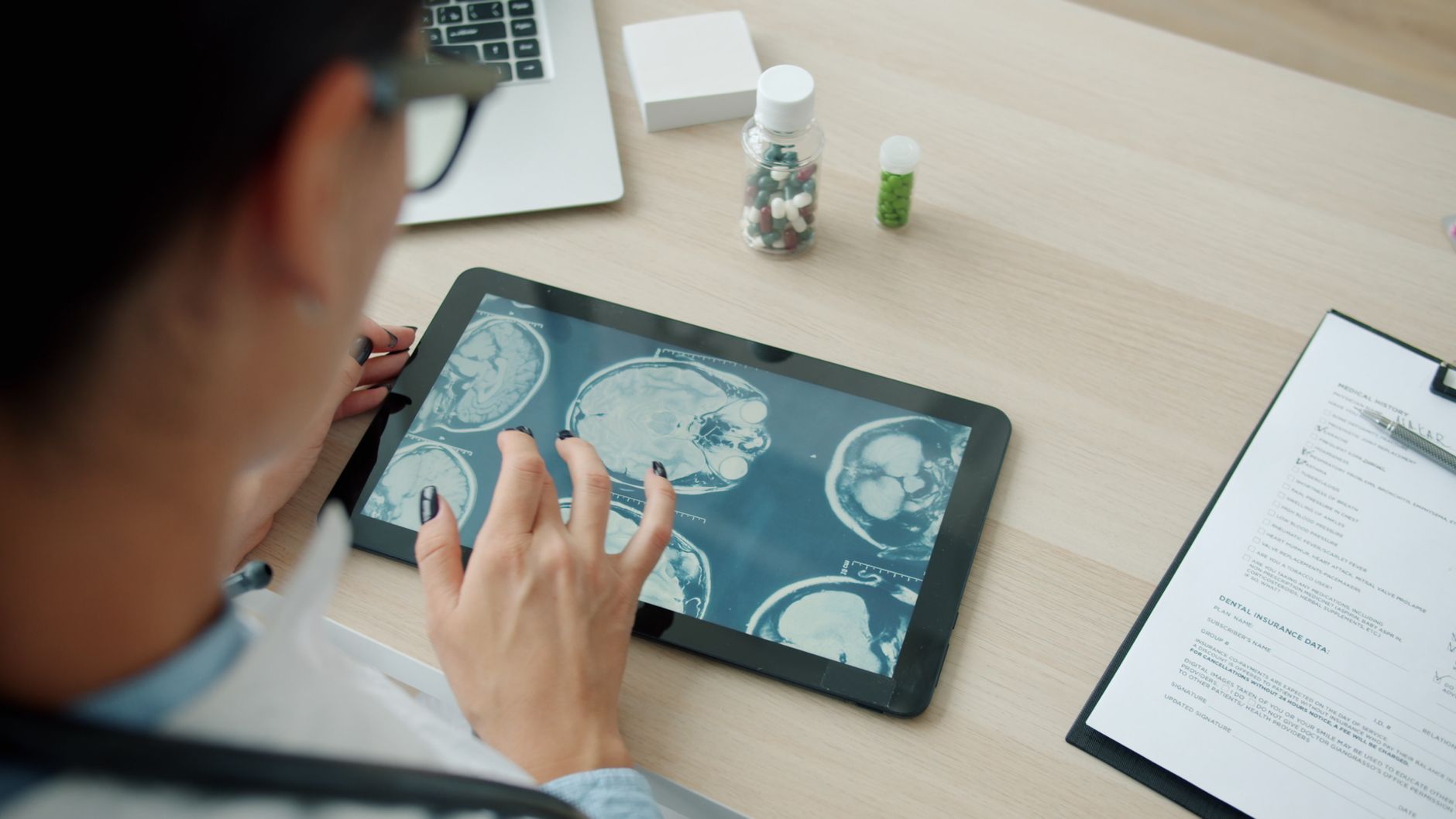 What Does a Neurologist Want Caregivers to Track Between Visits? - Featured image